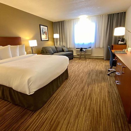 Quality Inn & Suites Матан Екстериор снимка