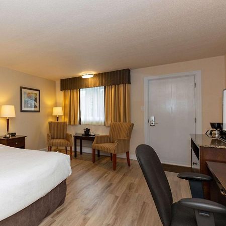 Quality Inn & Suites Матан Екстериор снимка