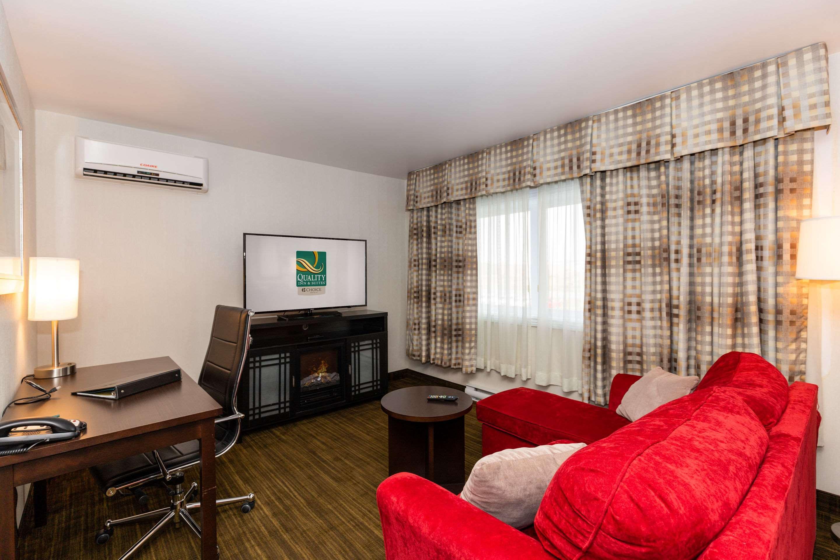 Quality Inn & Suites Матан Екстериор снимка