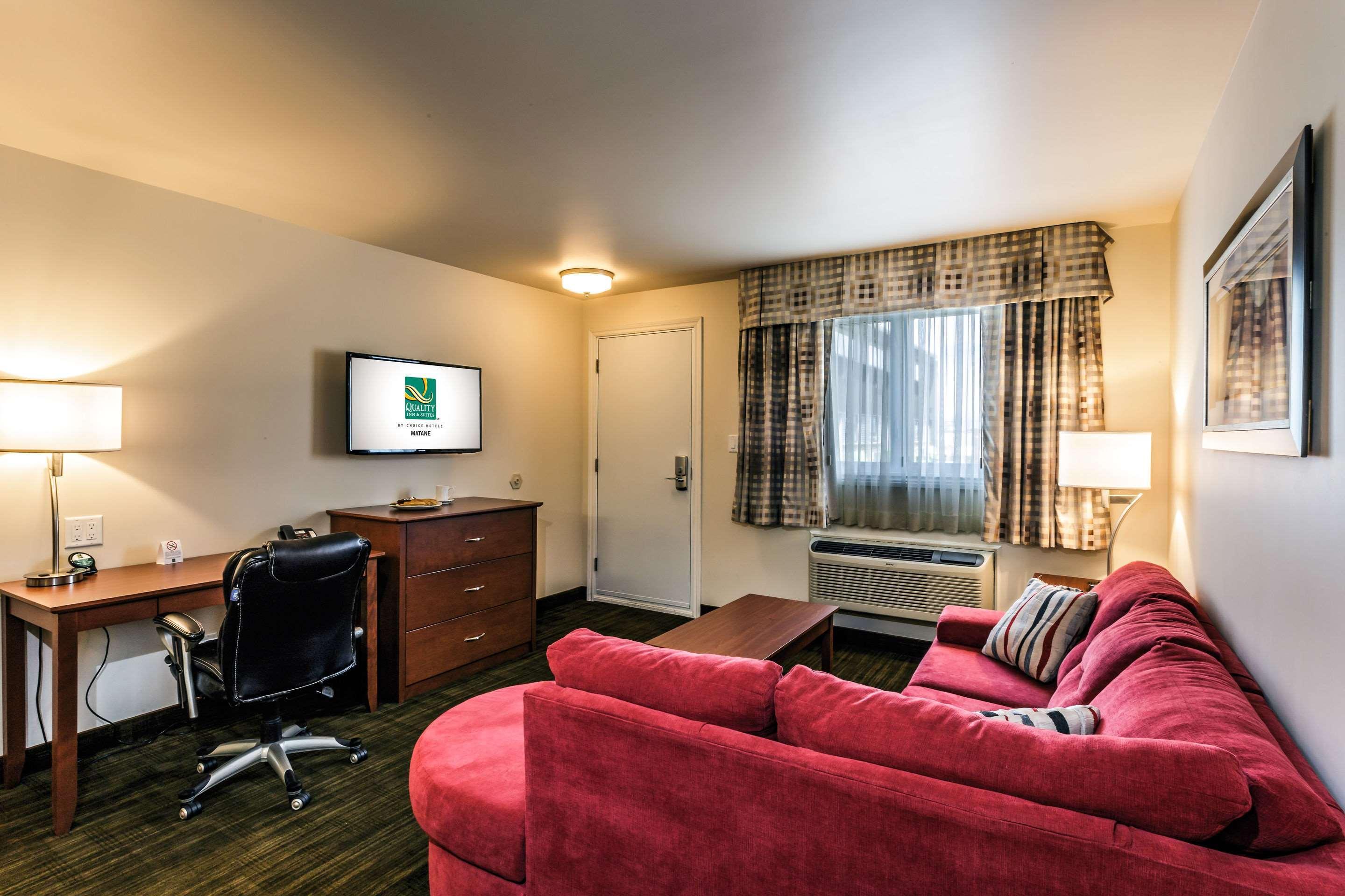 Quality Inn & Suites Матан Екстериор снимка