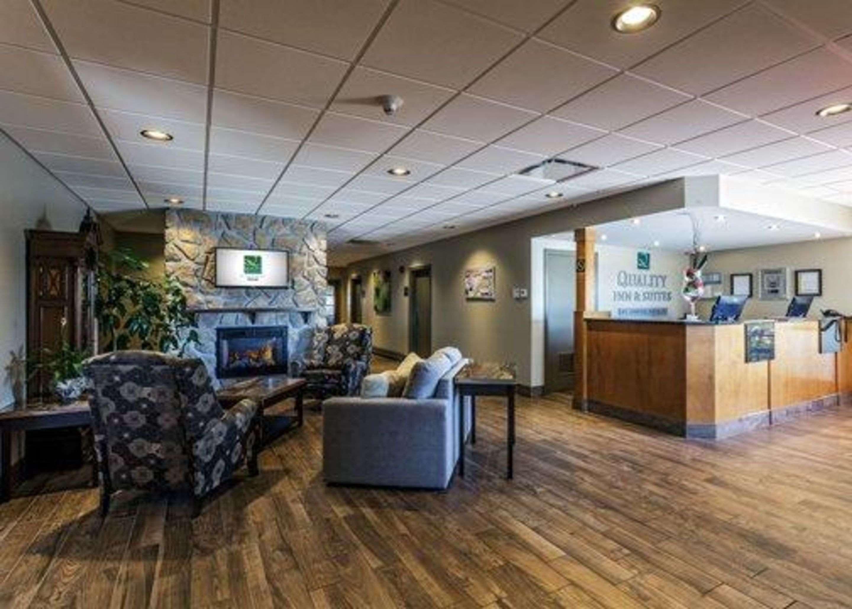 Quality Inn & Suites Матан Екстериор снимка