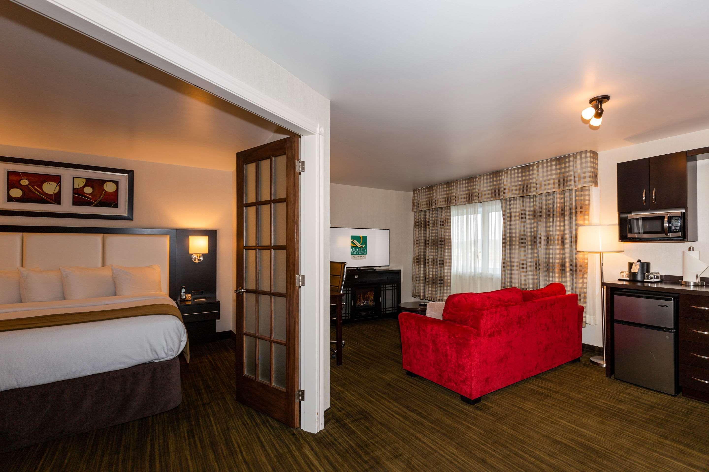 Quality Inn & Suites Матан Екстериор снимка