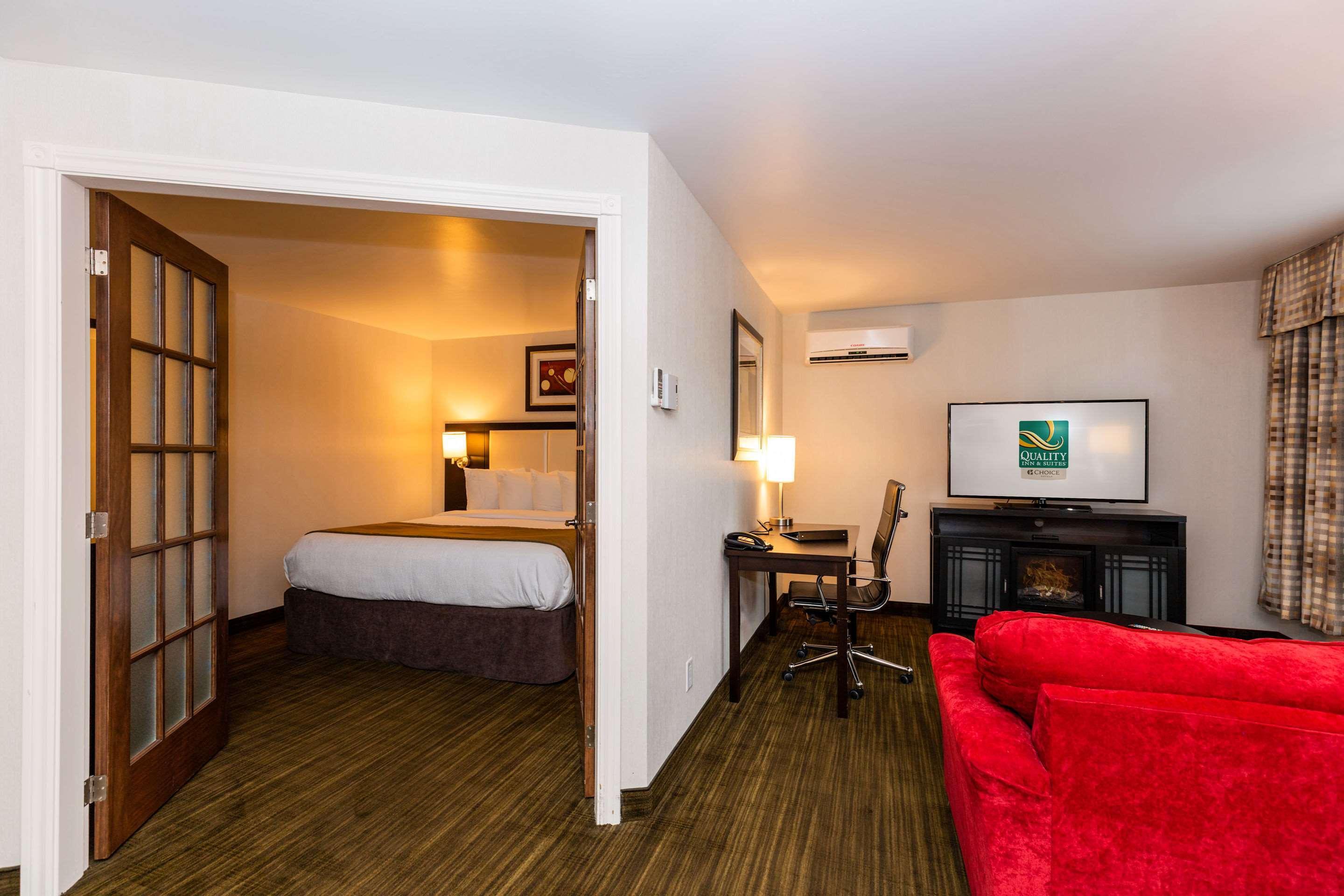 Quality Inn & Suites Матан Екстериор снимка