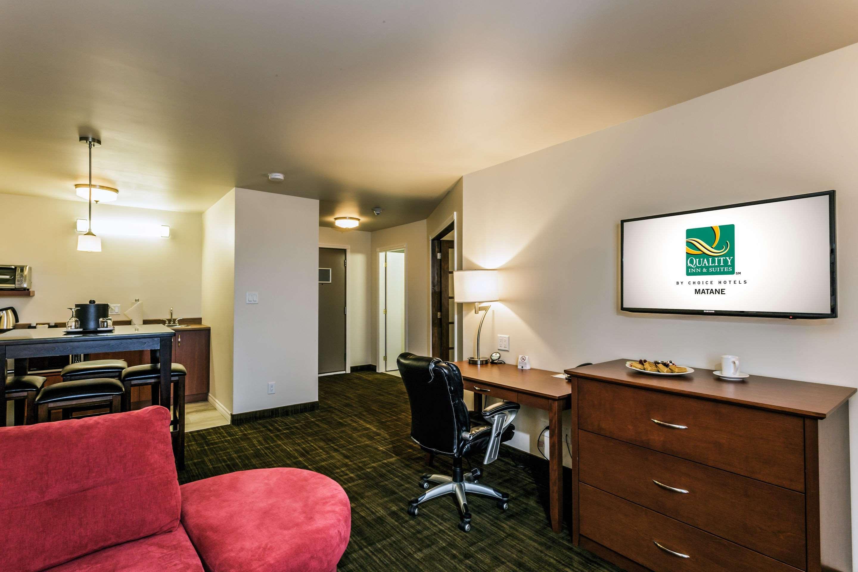 Quality Inn & Suites Матан Екстериор снимка