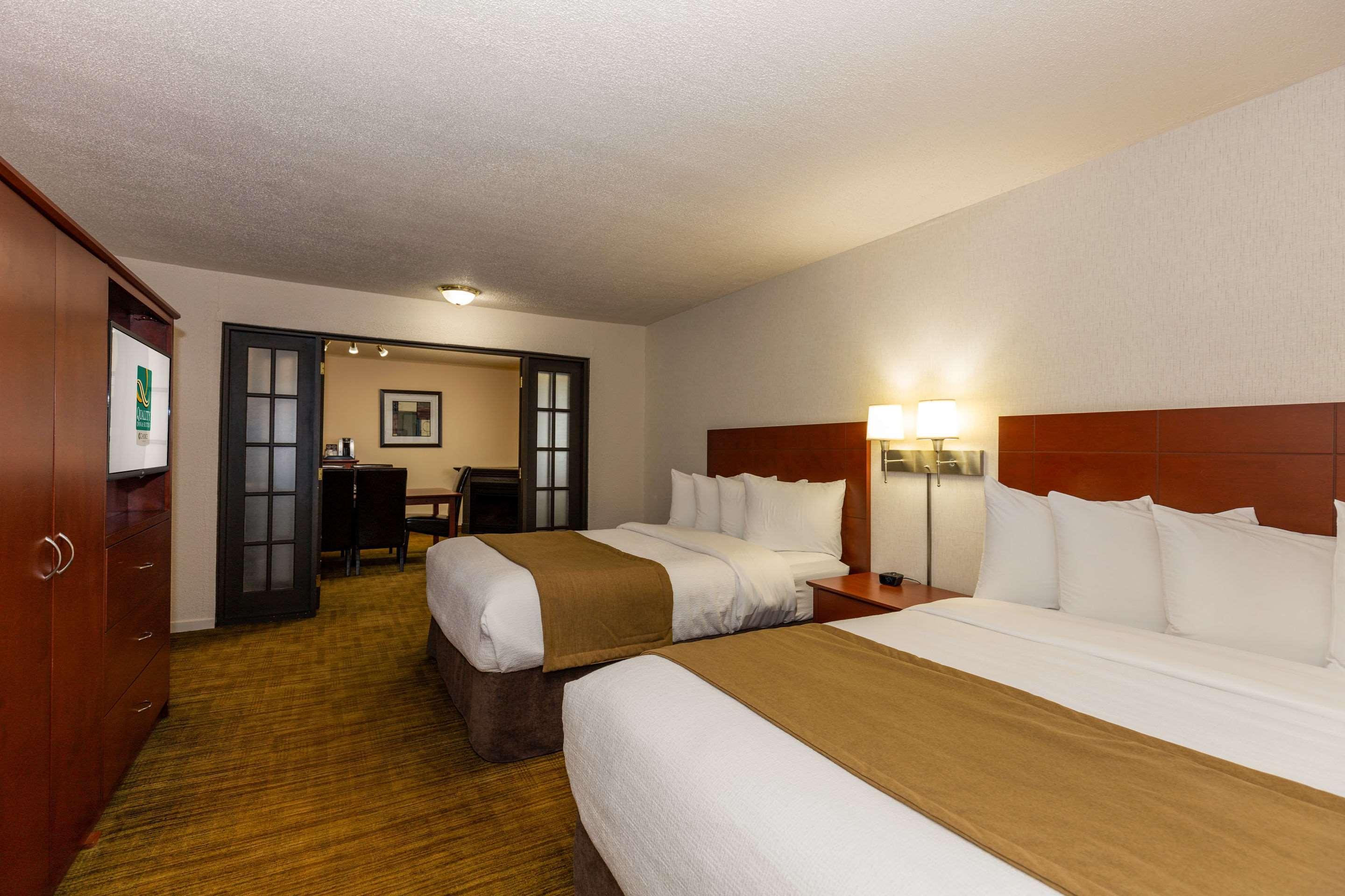 Quality Inn & Suites Матан Екстериор снимка