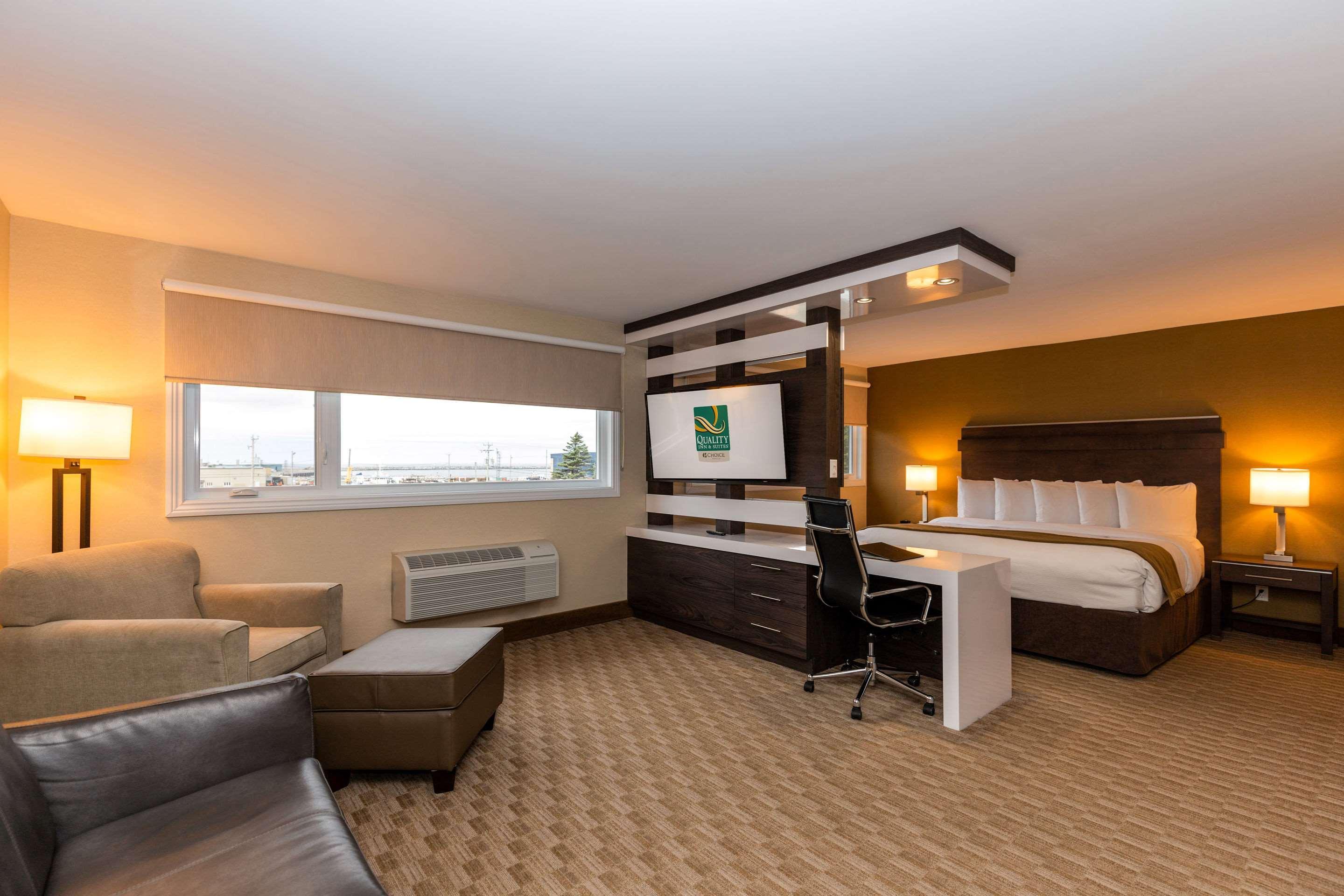 Quality Inn & Suites Матан Екстериор снимка