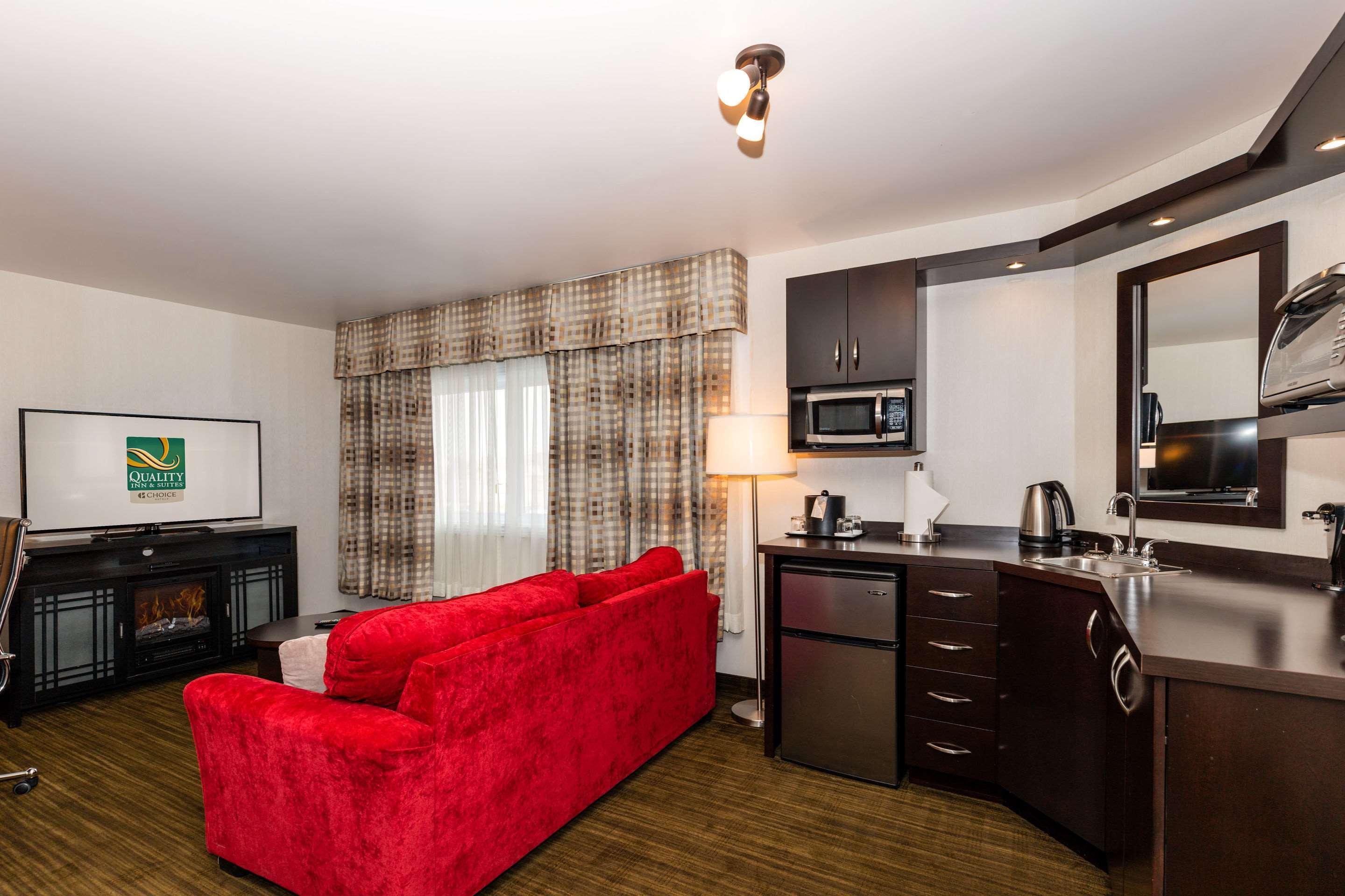 Quality Inn & Suites Матан Екстериор снимка