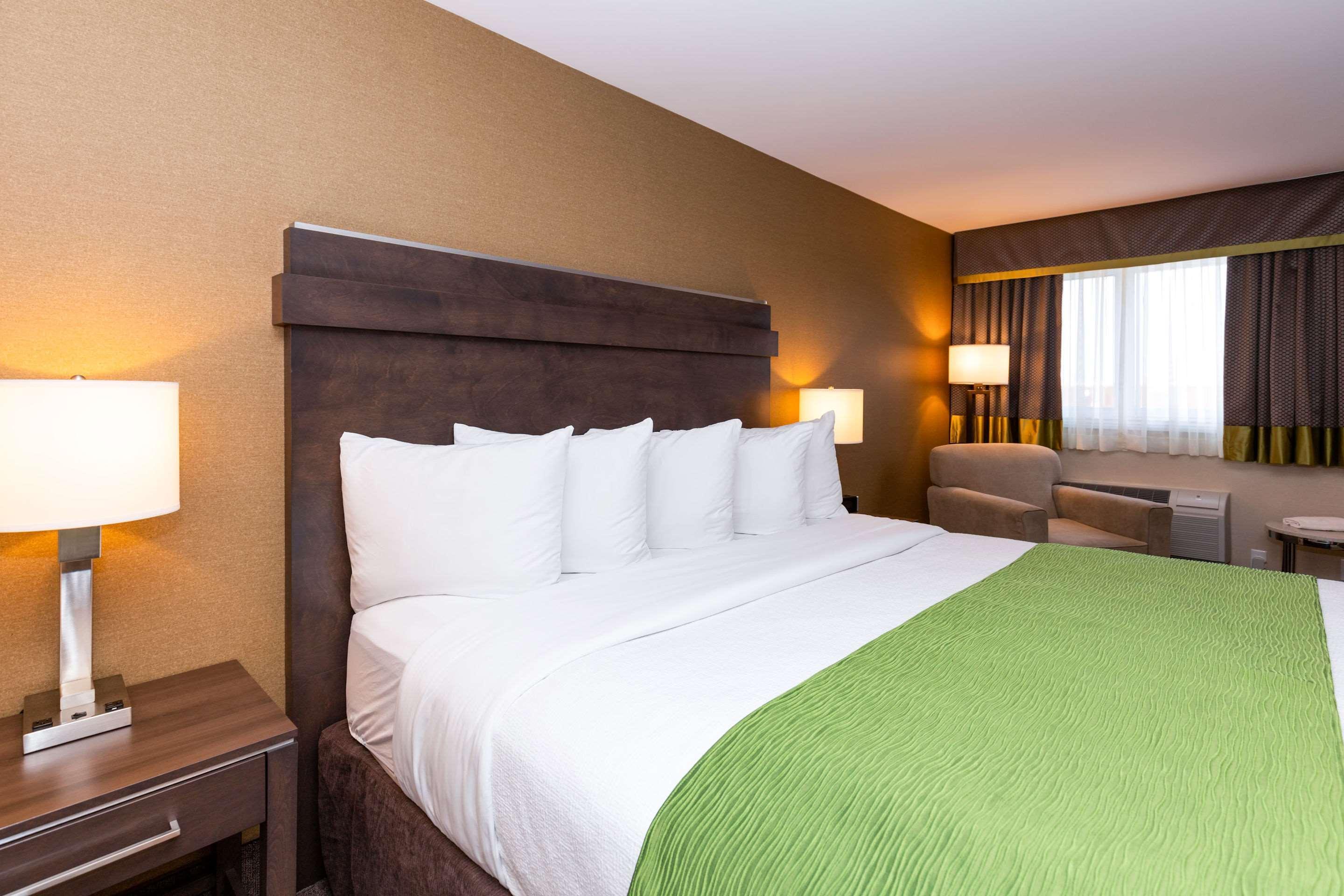 Quality Inn & Suites Матан Екстериор снимка