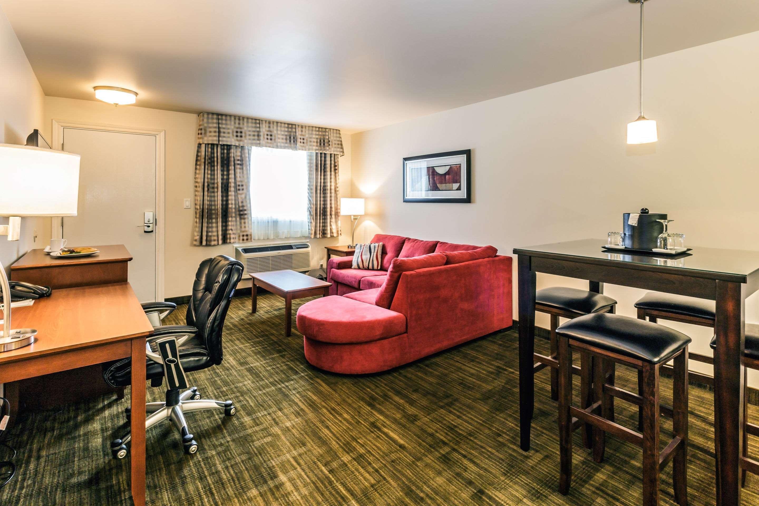 Quality Inn & Suites Матан Екстериор снимка