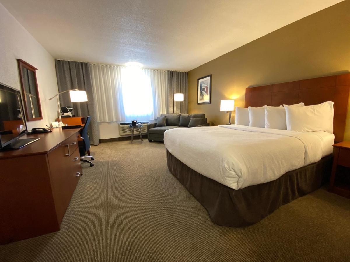 Quality Inn & Suites Матан Екстериор снимка